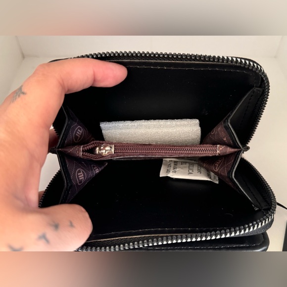 London Fog Collection Derby Small Zip Around Wallet - Picture 4 of 7